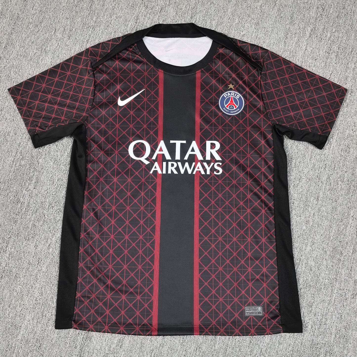 Tenue d'entraînement Paris 25-26 - noir et rouge