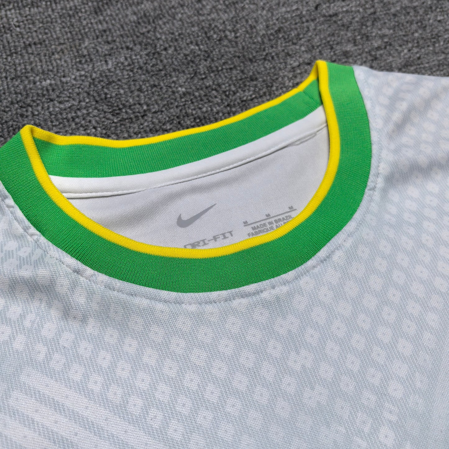 Maillot Colombe de la paix brésilienne blanche 24/25